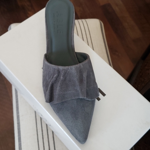 NEW- Marlene Ruffle Heel in Blue Grey Suede - Picture 4 of 4